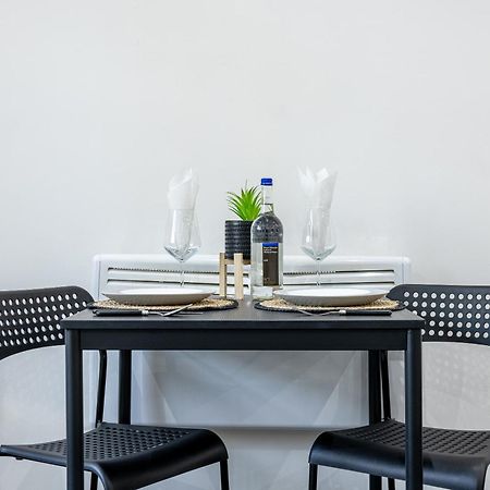 Rnm - Upgraded Business Stay For Travelling Contractors, All Amenities, Private Access Entire Place, Kitchen & Washroom, Smart Tv, Easy Access, Parking Nearby Cradley Heath Exterior photo