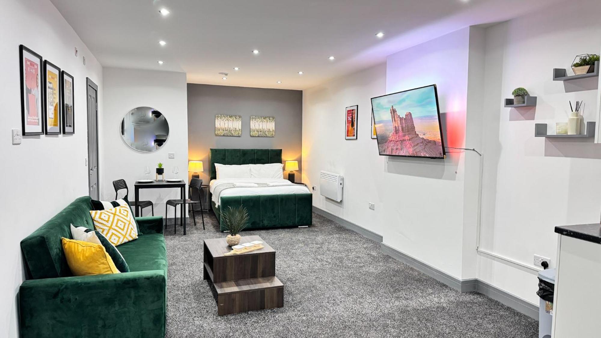 Rnm - Upgraded Business Stay For Travelling Contractors, All Amenities, Private Access Entire Place, Kitchen & Washroom, Smart Tv, Easy Access, Parking Nearby Cradley Heath Exterior photo