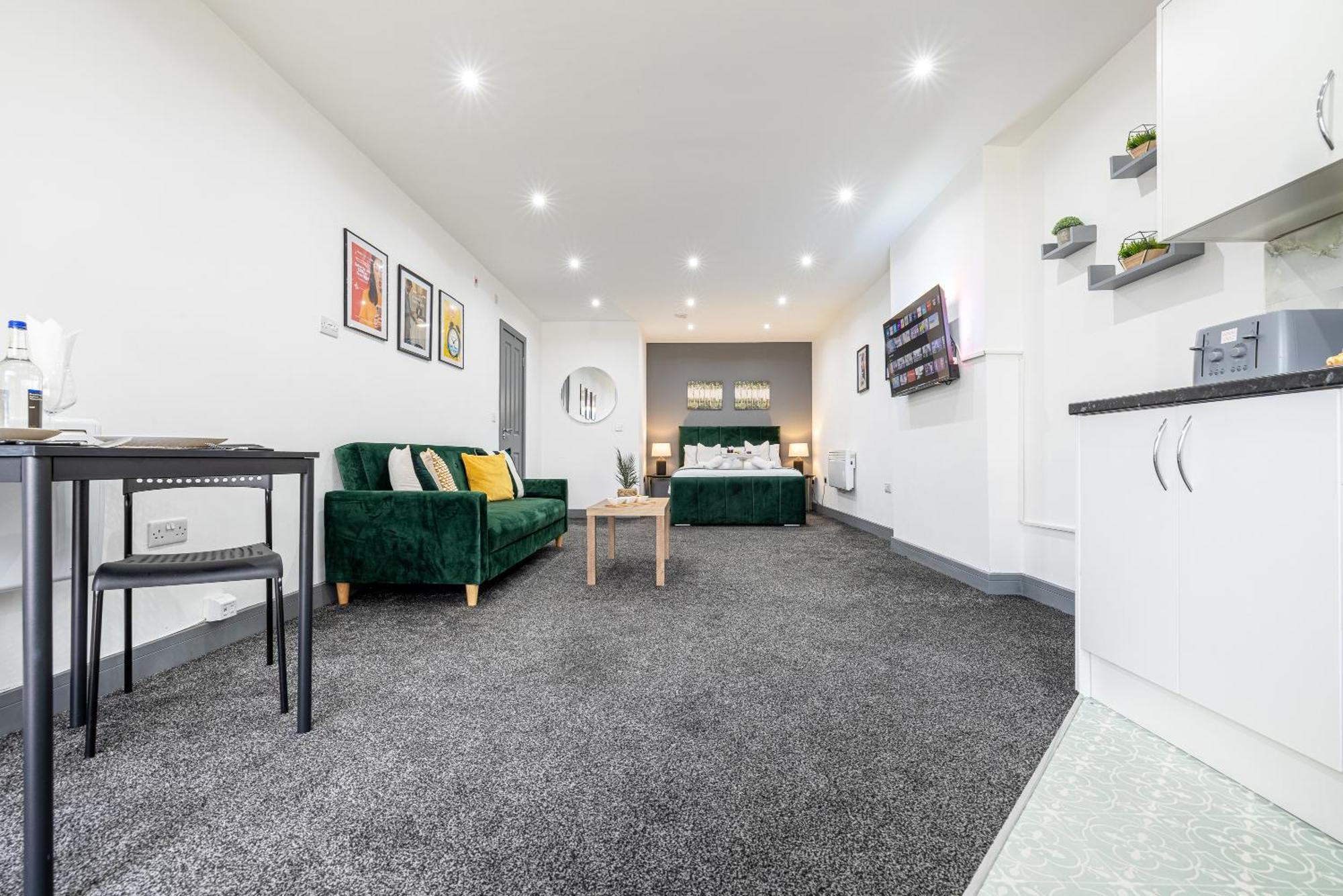 Rnm - Upgraded Business Stay For Travelling Contractors, All Amenities, Private Access Entire Place, Kitchen & Washroom, Smart Tv, Easy Access, Parking Nearby Cradley Heath Exterior photo